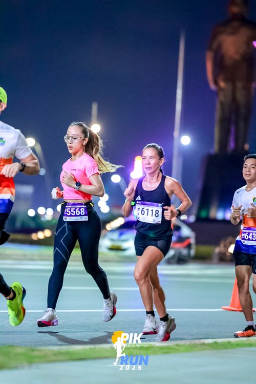 Race photo from PIK NITE RUN 2025