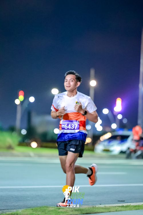 Race photo from PIK NITE RUN 2025