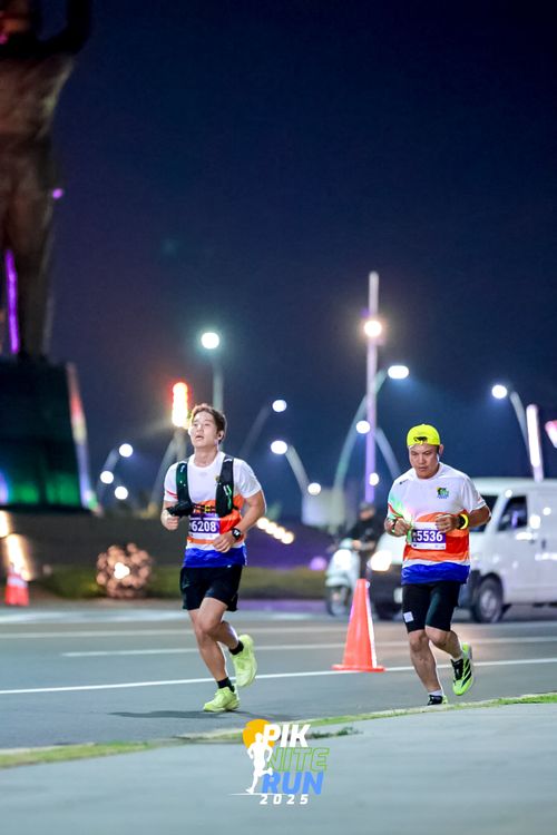 Race photo from PIK NITE RUN 2025