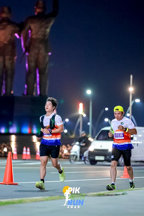 Race photo from PIK NITE RUN 2025
