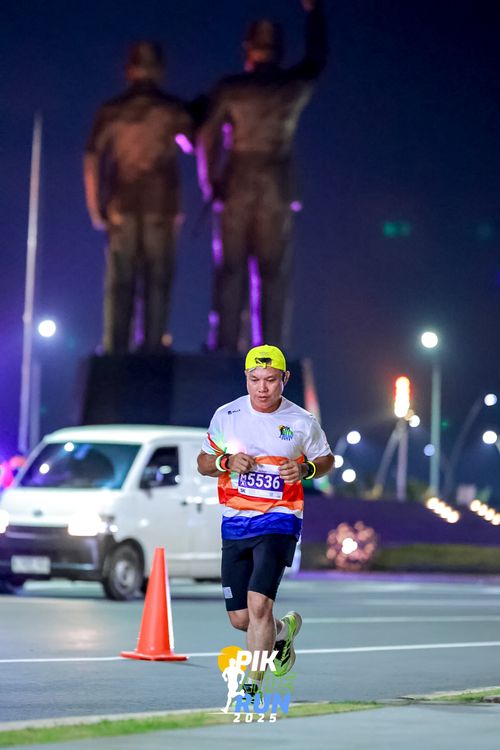 Race photo from PIK NITE RUN 2025