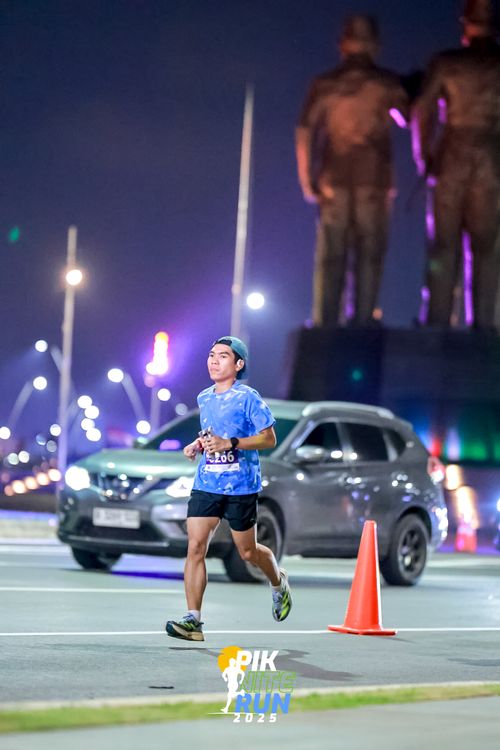 Race photo from PIK NITE RUN 2025