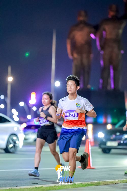 Race photo from PIK NITE RUN 2025