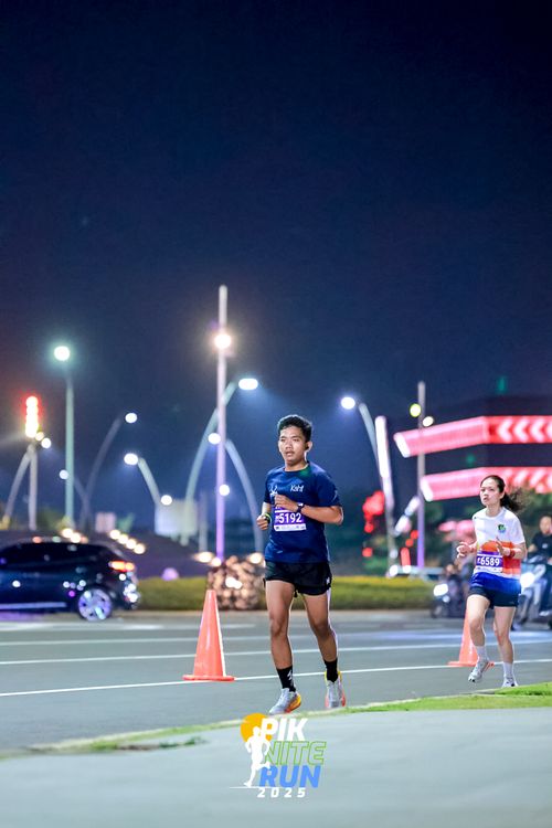 Race photo from PIK NITE RUN 2025