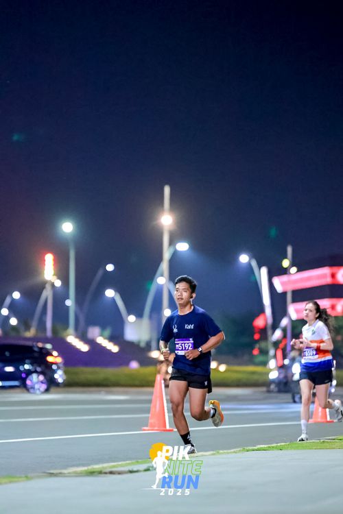 Race photo from PIK NITE RUN 2025