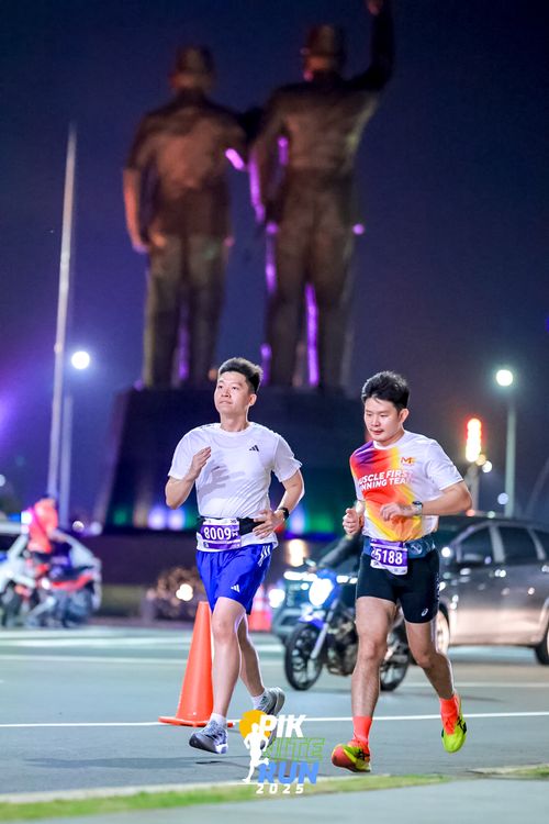 Race photo from PIK NITE RUN 2025