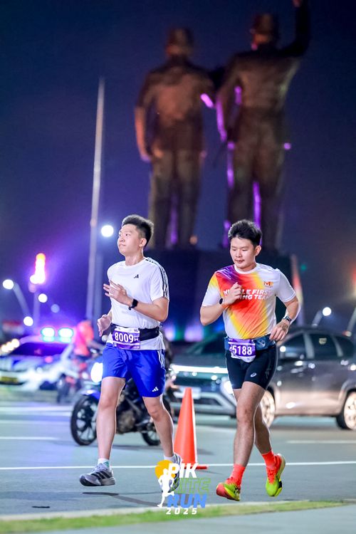 Race photo from PIK NITE RUN 2025