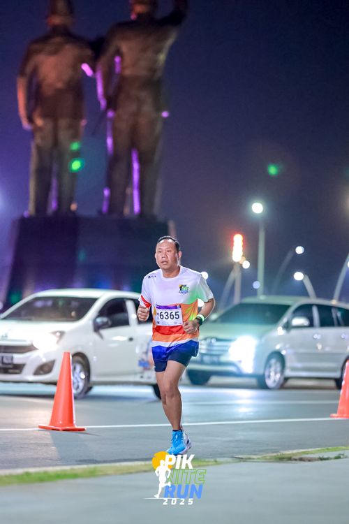 Race photo from PIK NITE RUN 2025