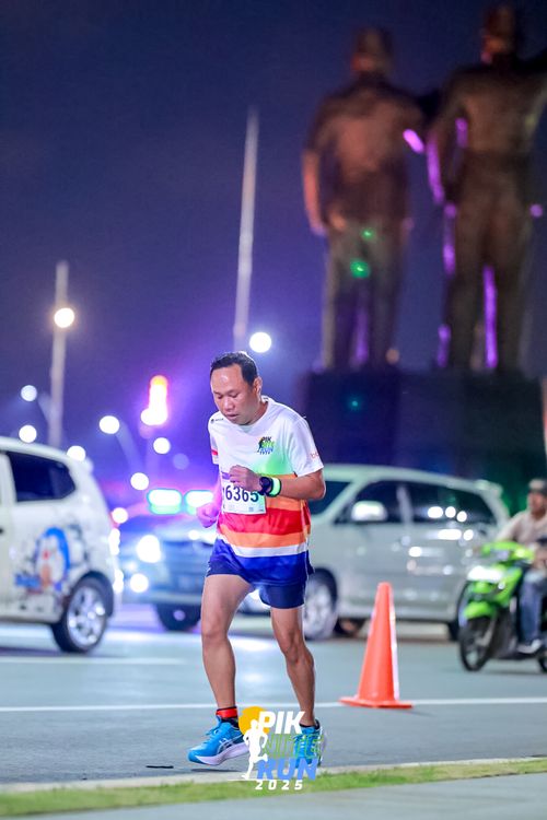 Race photo from PIK NITE RUN 2025