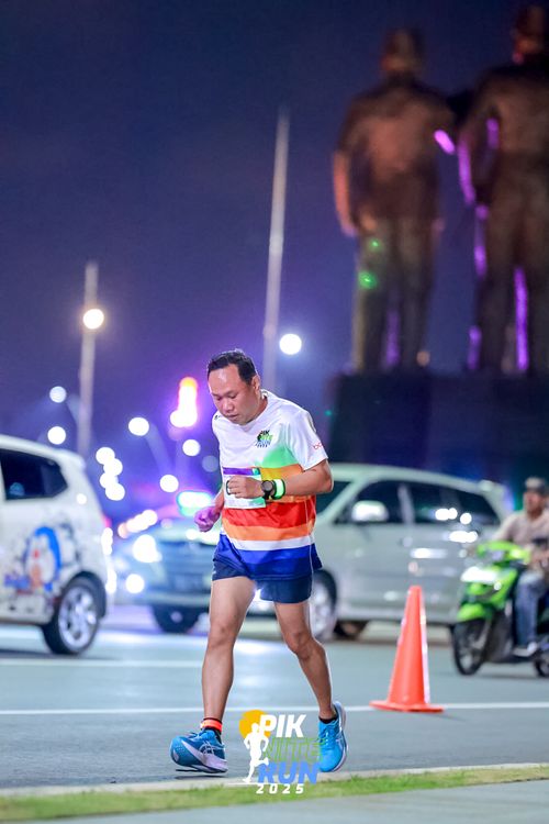 Race photo from PIK NITE RUN 2025
