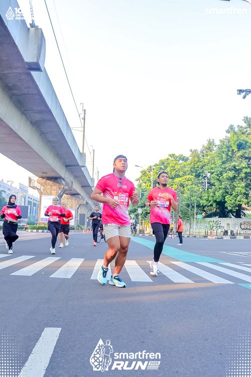 Race photo from Smartfren Run 2025 