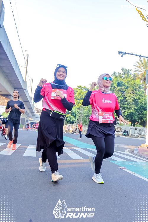 Race photo from Smartfren Run 2025 