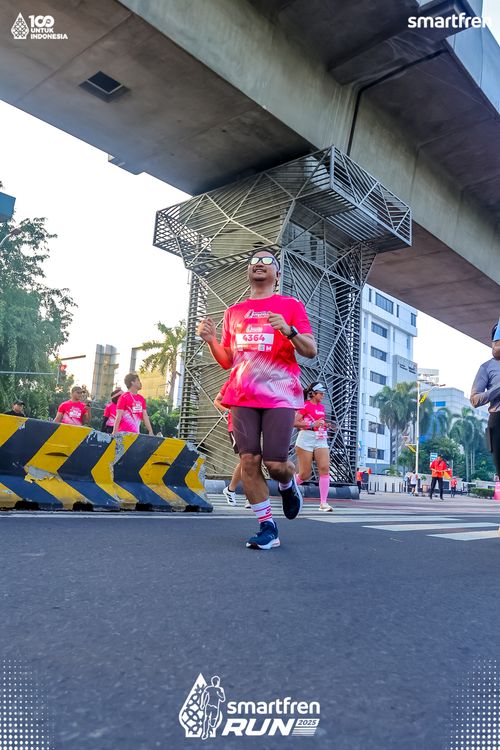 Race photo from Smartfren Run 2025 