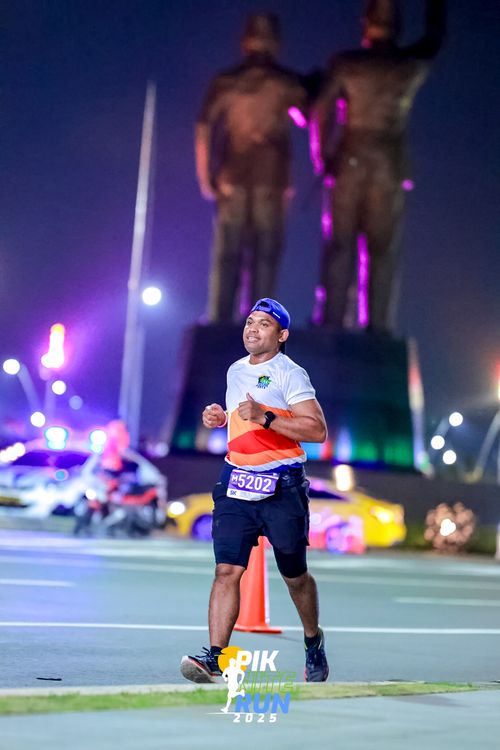 Race photo from PIK NITE RUN 2025