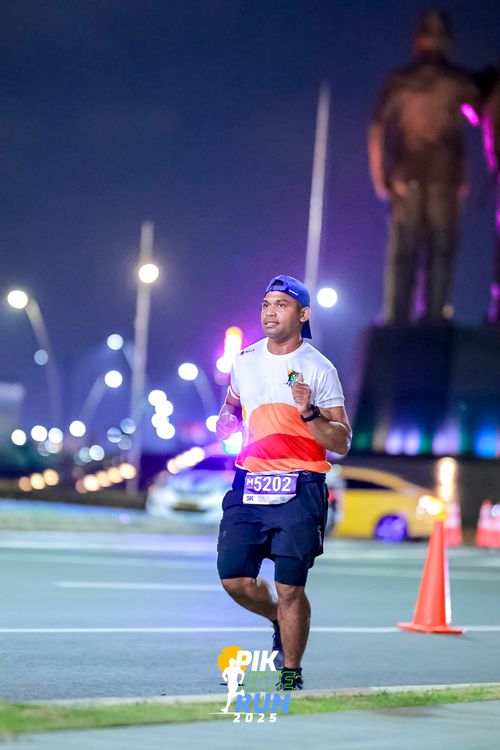 Race photo from PIK NITE RUN 2025