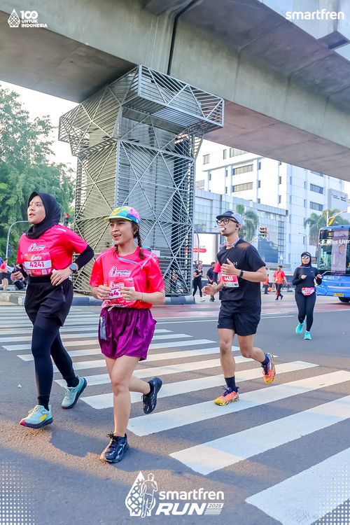 Race photo from Smartfren Run 2025 