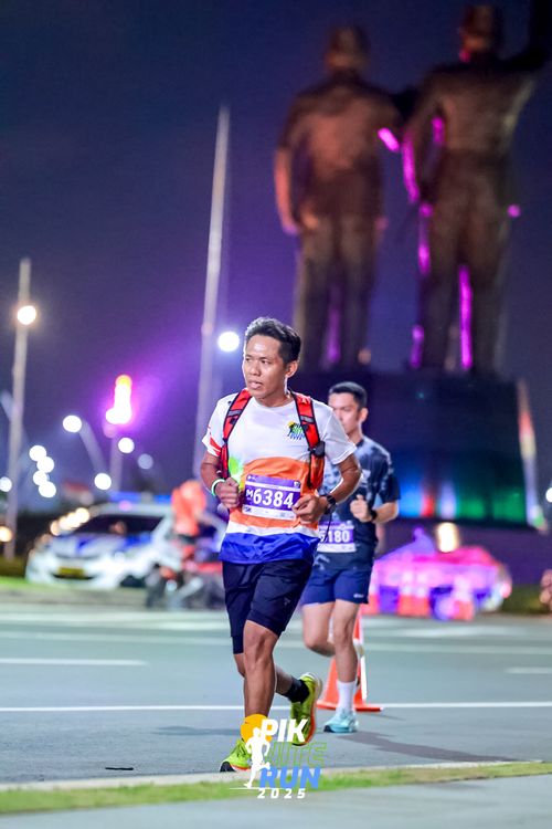 Race photo from PIK NITE RUN 2025