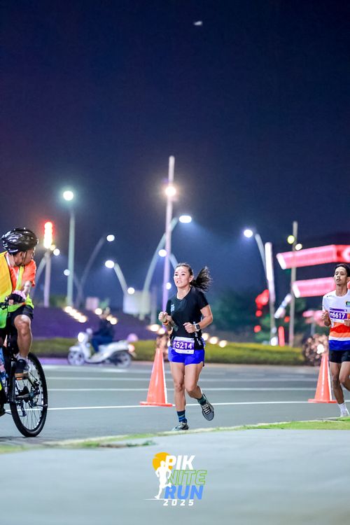 Race photo from PIK NITE RUN 2025