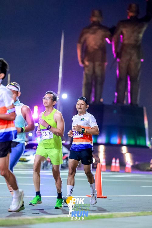 Race photo from PIK NITE RUN 2025