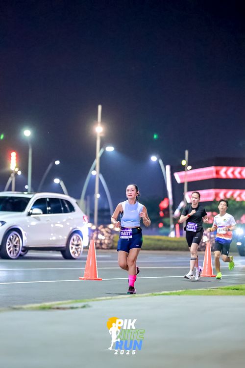 Race photo from PIK NITE RUN 2025