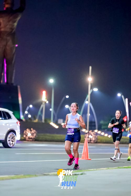 Race photo from PIK NITE RUN 2025