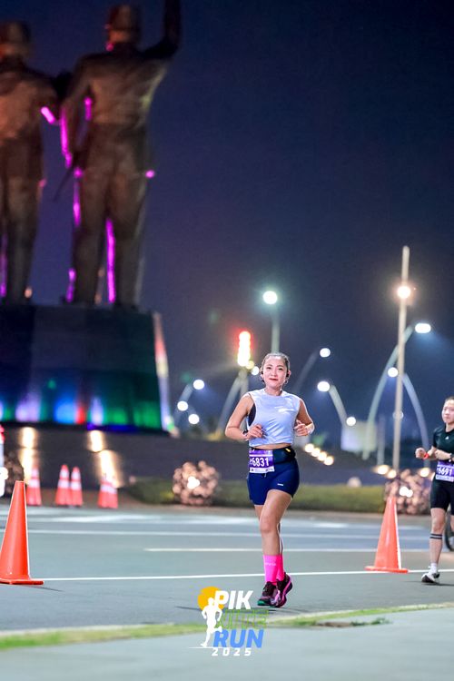 Race photo from PIK NITE RUN 2025