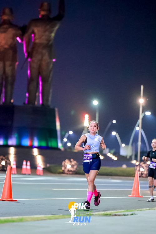 Race photo from PIK NITE RUN 2025