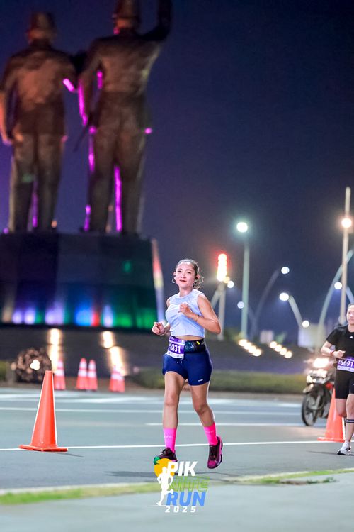 Race photo from PIK NITE RUN 2025