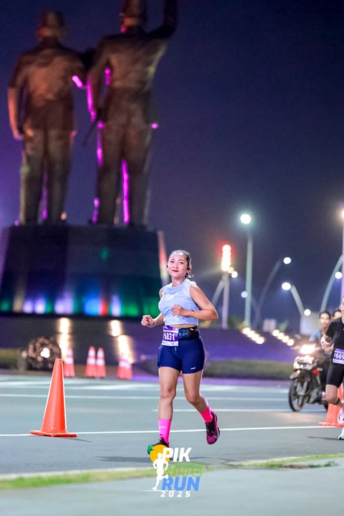 Race photo from PIK NITE RUN 2025