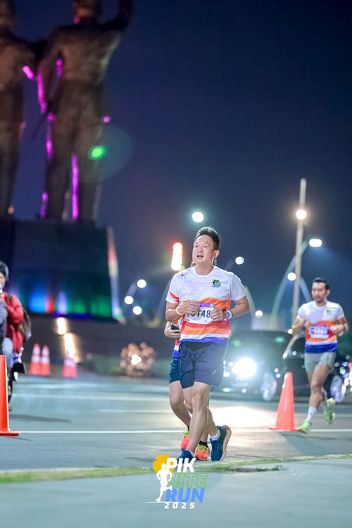 Race photo from PIK NITE RUN 2025