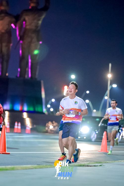 Race photo from PIK NITE RUN 2025