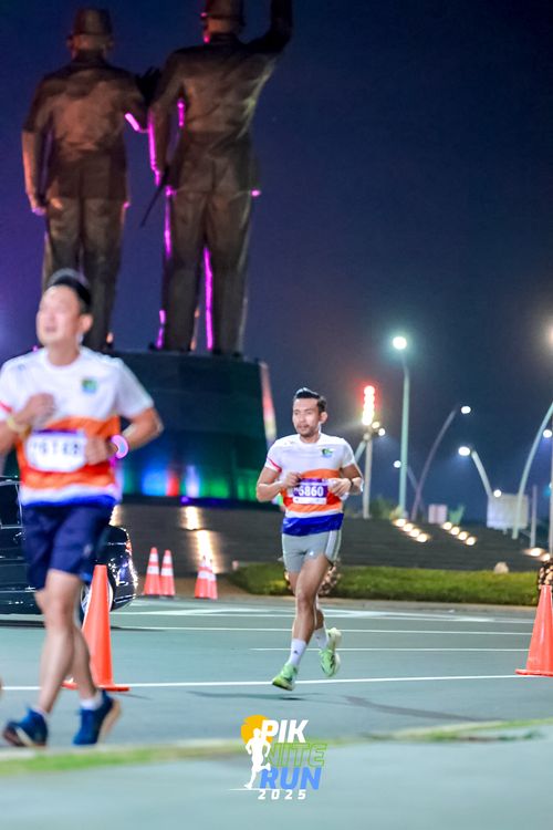 Race photo from PIK NITE RUN 2025