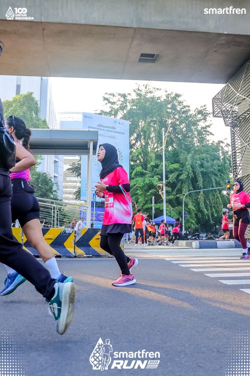 Race photo from Smartfren Run 2025 