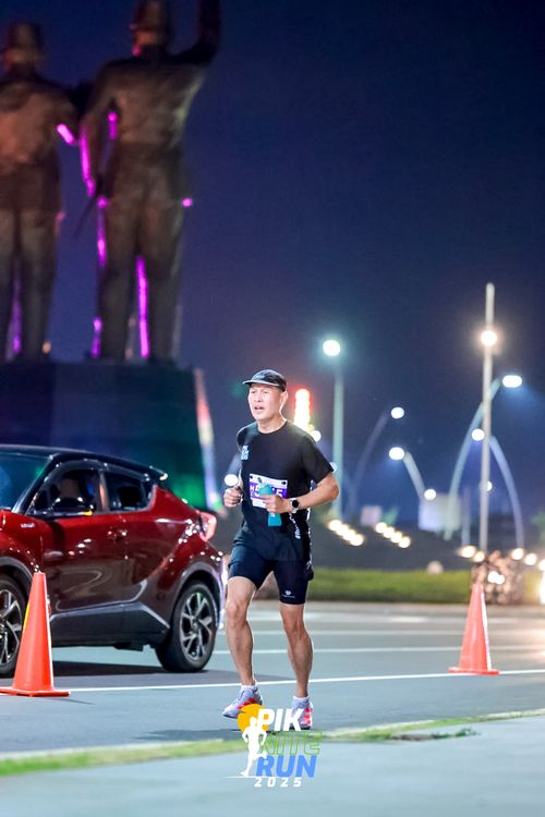 Race photo from PIK NITE RUN 2025