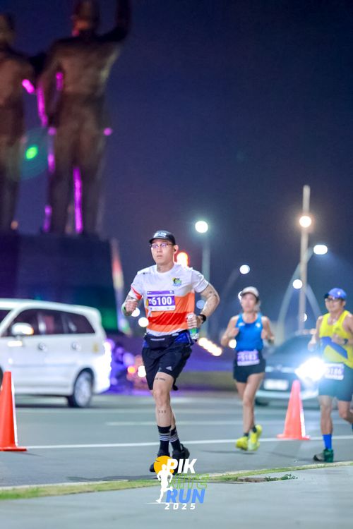Race photo from PIK NITE RUN 2025