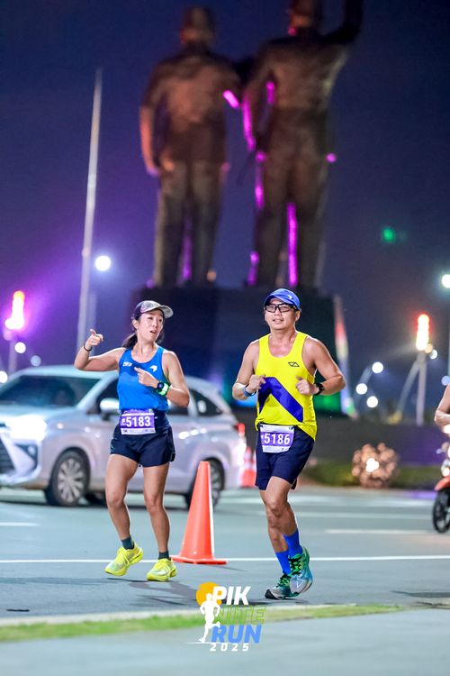 Race photo from PIK NITE RUN 2025
