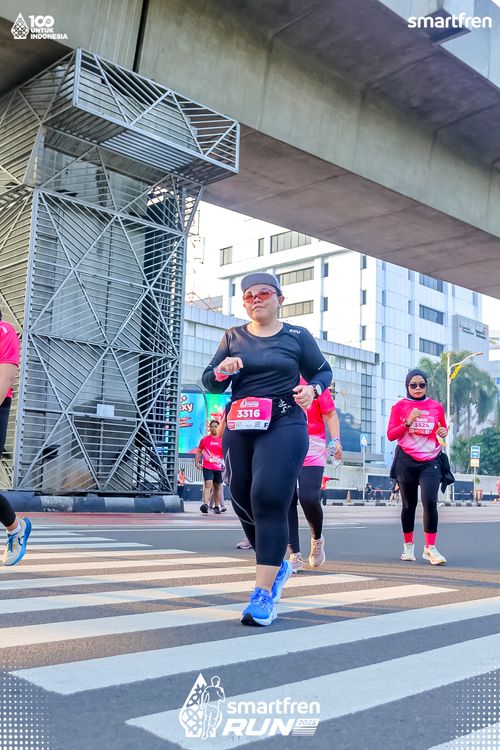 Race photo from Smartfren Run 2025 