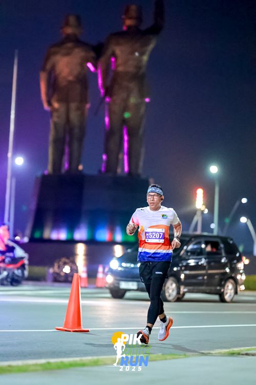 Race photo from PIK NITE RUN 2025