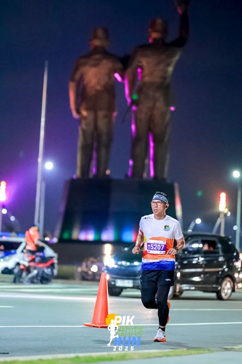 Race photo from PIK NITE RUN 2025