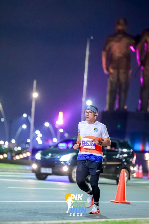 Race photo from PIK NITE RUN 2025