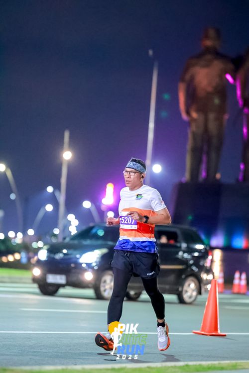 Race photo from PIK NITE RUN 2025