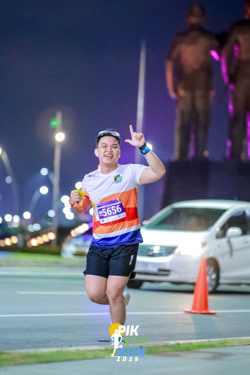 Race photo from PIK NITE RUN 2025