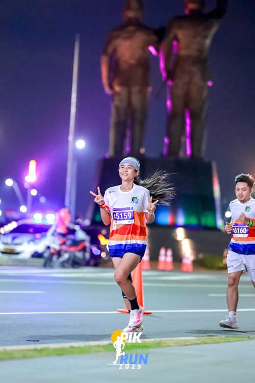 Race photo from PIK NITE RUN 2025