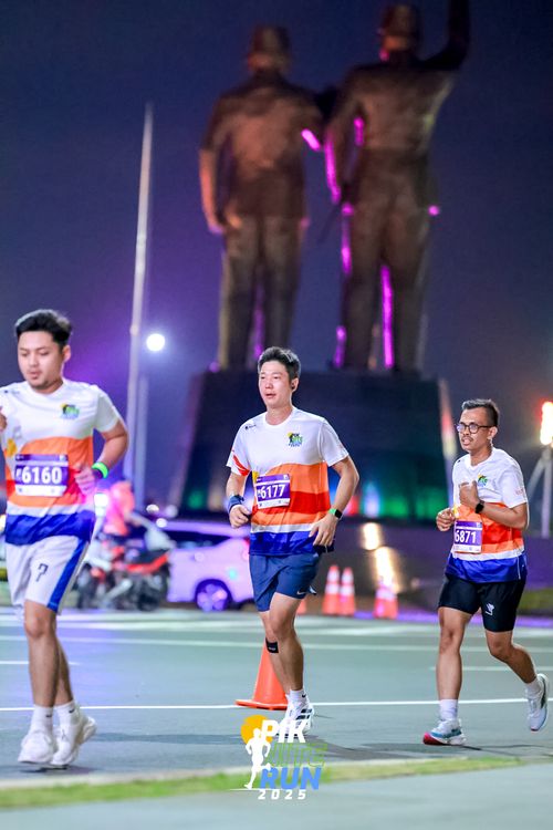 Race photo from PIK NITE RUN 2025