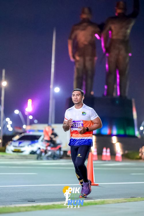 Race photo from PIK NITE RUN 2025