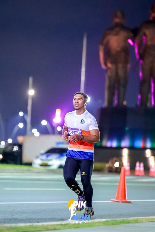 Race photo from PIK NITE RUN 2025