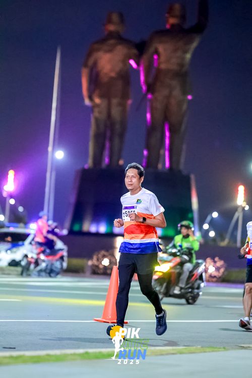 Race photo from PIK NITE RUN 2025