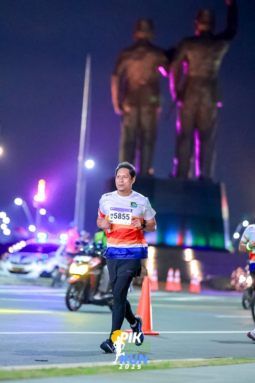 Race photo from PIK NITE RUN 2025