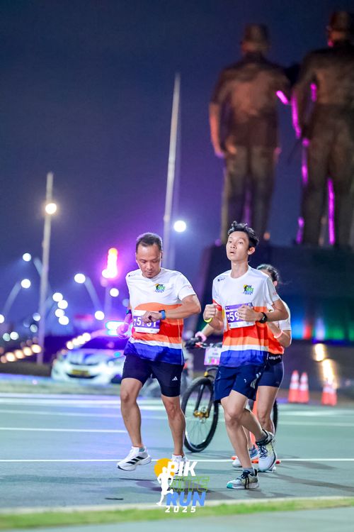 Race photo from PIK NITE RUN 2025