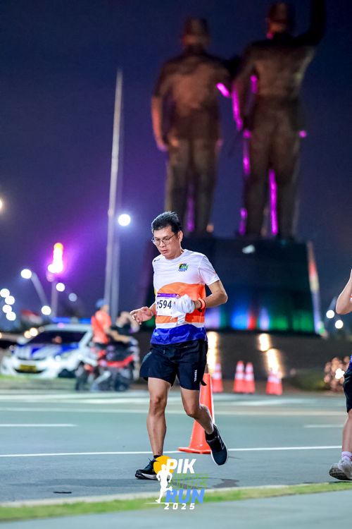 Race photo from PIK NITE RUN 2025